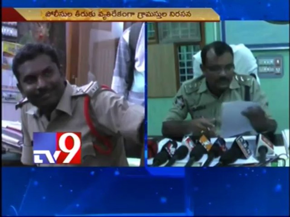 Police lathicharge on villagers during immersion