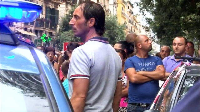 Napoli - Neonato ritrovato in un cassonetto in piazza Garibaldi -2- (10.09.13)