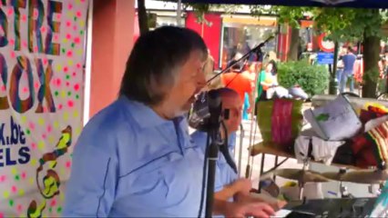 CLIP0021  Mister MADDOX  video du Mouton jouant du SAXO