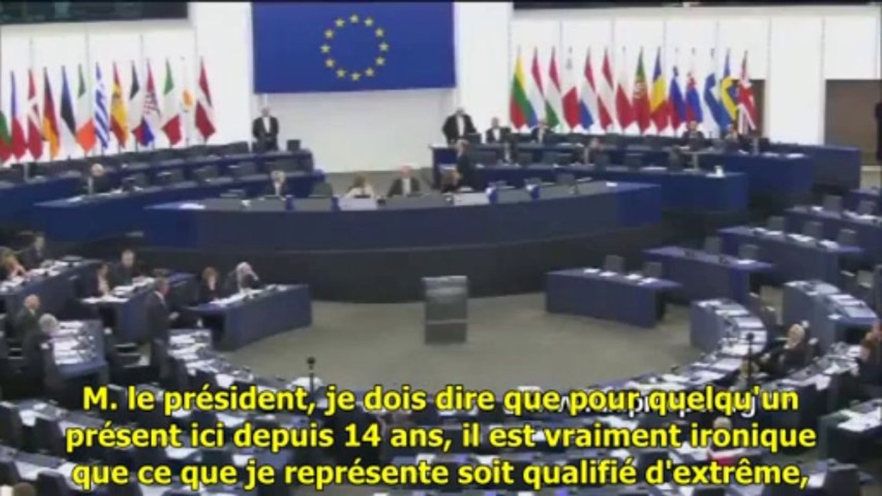 Nigel Farage fustige les va-t-en guerre européens