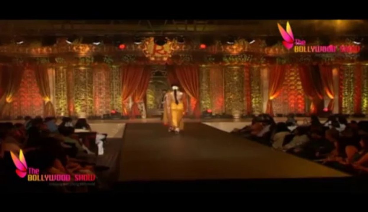 Vikram Phadnis Bridal Collection Fashion Show | Mugdha Godse, Aditi Gowitrikar