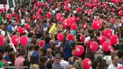 Botella toma con humor las críticas por "café con leche"