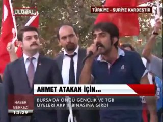 ÖNCÜ GENÇLİK VE TGB, AKP BİNASINA BAYRAK ASTI
