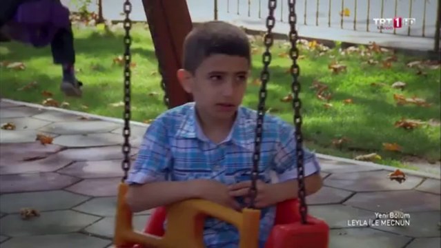 Leyla ile mecnun - erdal bakkal salıncakta, çocuğun kafasını açıyor