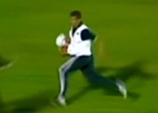 ZAPPING ACTU DU 12/09/2013 - Un masseur arrête un but au Brésil