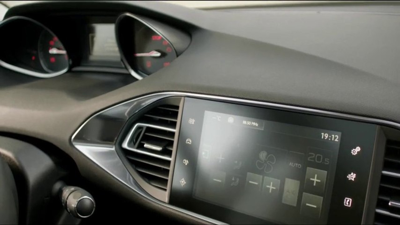 Design intérieur Peugeot i-Cockpit  - Peugeot 308 II ( www.feline.cc )