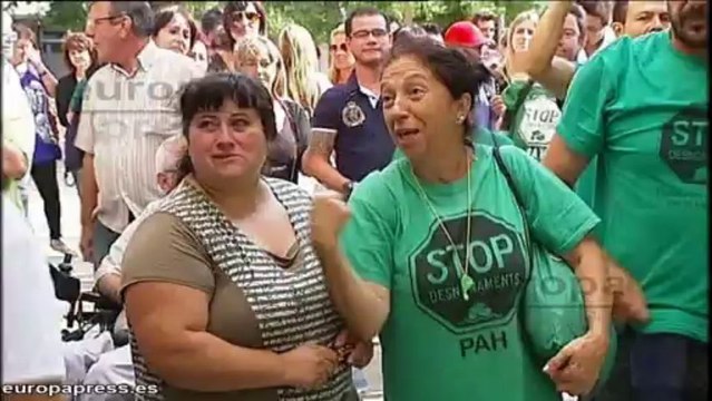 La PAH paraliza un desahucio en Barcelona