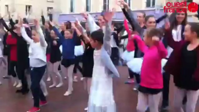 Un flash mob lance la soirée danse - Caen