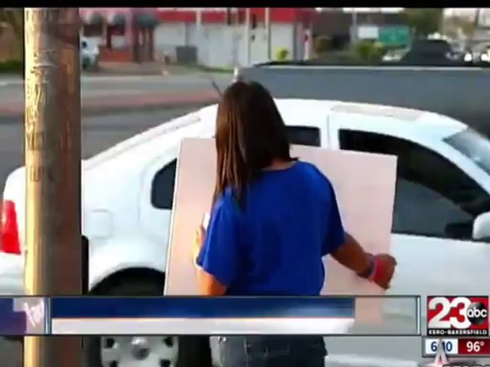 Crazy Cali Mother Publicly Shames Daughter for Twerking