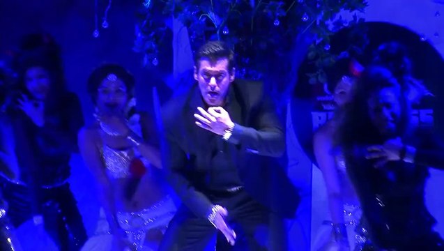 Salman Khan Performs On Dabangg 2 Song Pandeyjee Seeti On Bigg Boss 7 Launch