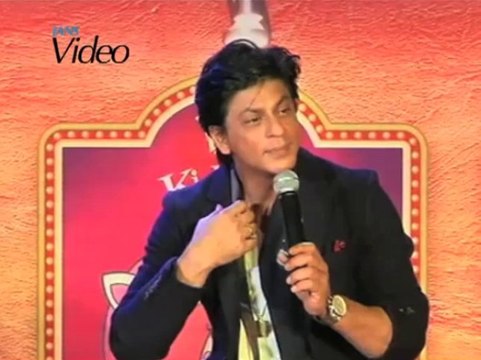 SRK enjoys with Happy New Year co stars