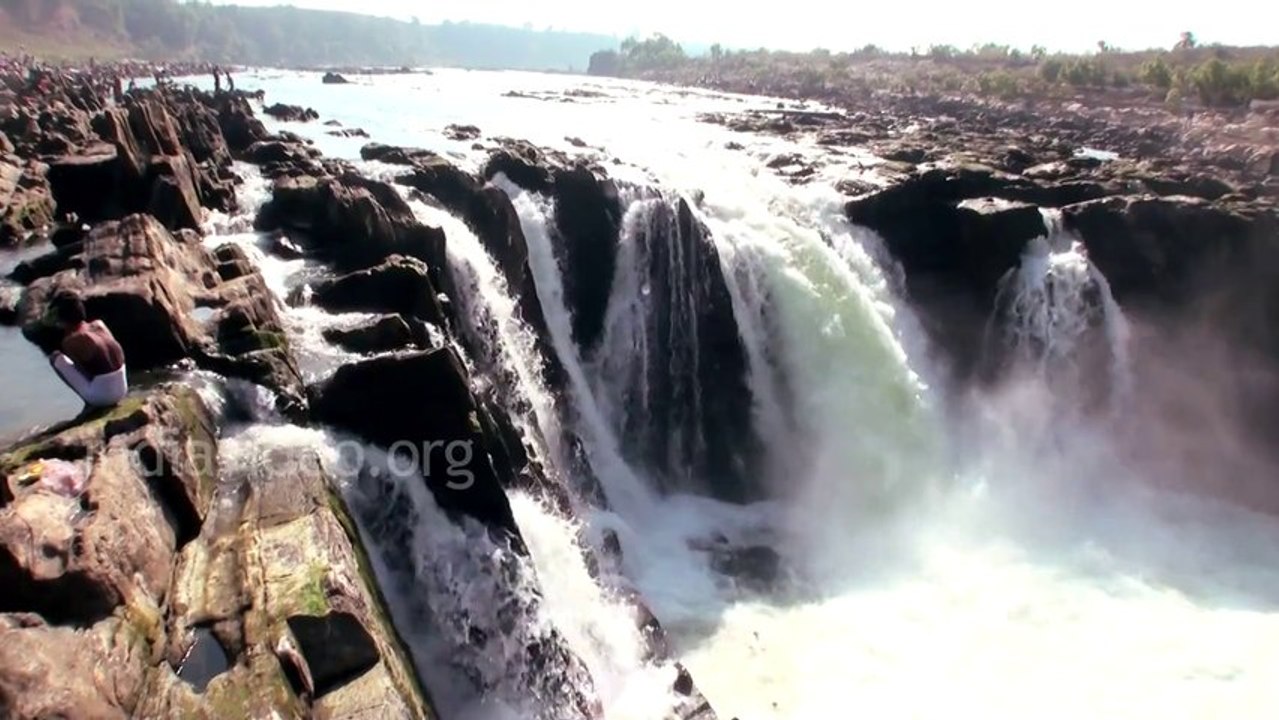 Dhuandhar Falls on the Narmada River in Bhedaghat, Jaipur