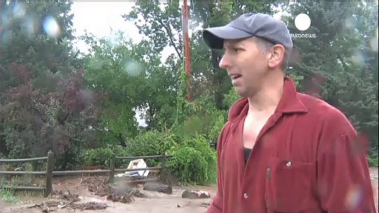 US: Thousands stranded by flash floods in Colorado