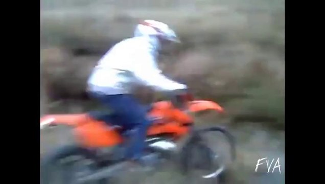 La compilation de FAILS ULTIMES...des motards, riders, bébés, animaux et des ados débiles! Mais que du fun!
