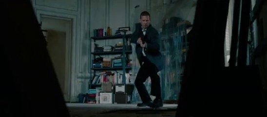 Bourne'un Mirası Video_ Aaron, bodrum katına kaçıyor