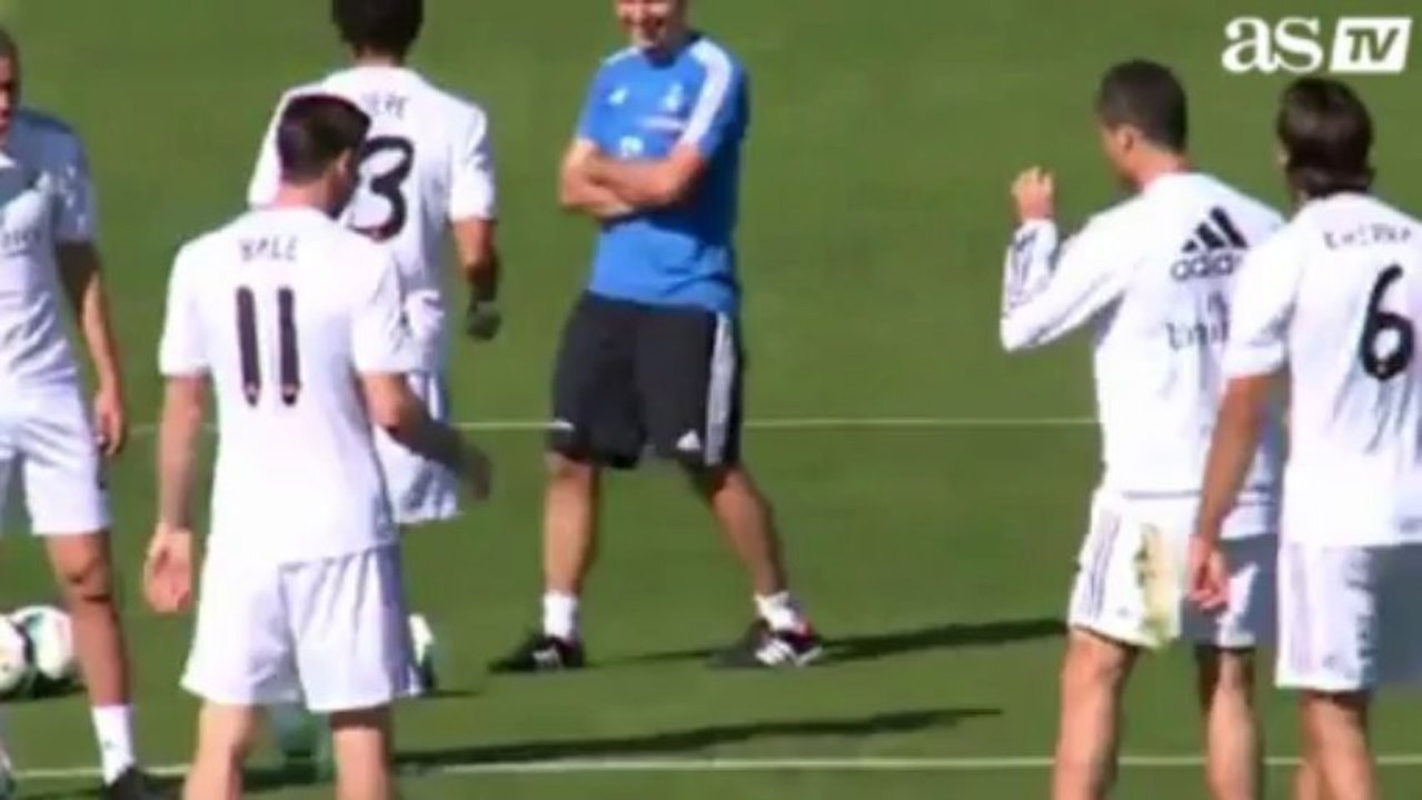 CR7 grätscht Gareth Bale um!