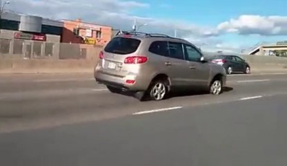 Il roule sans pneu sur l'autoroute... mais c'est pas grave!!!