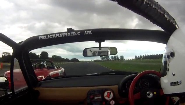 Gros accident de voiture : mx5 Enduro. Le pilote se prend un mur!