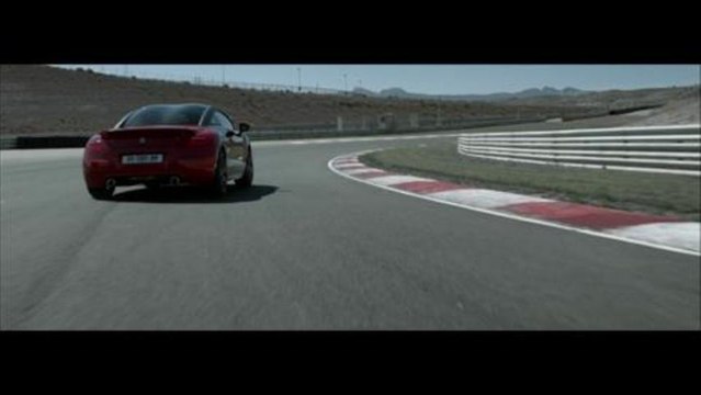 Découvrez les premières images de la Peugeot RCZ R en action