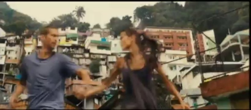 Hızlı ve Öfkeli 5 Rio Soygunu Klip_ Çatıda Takip