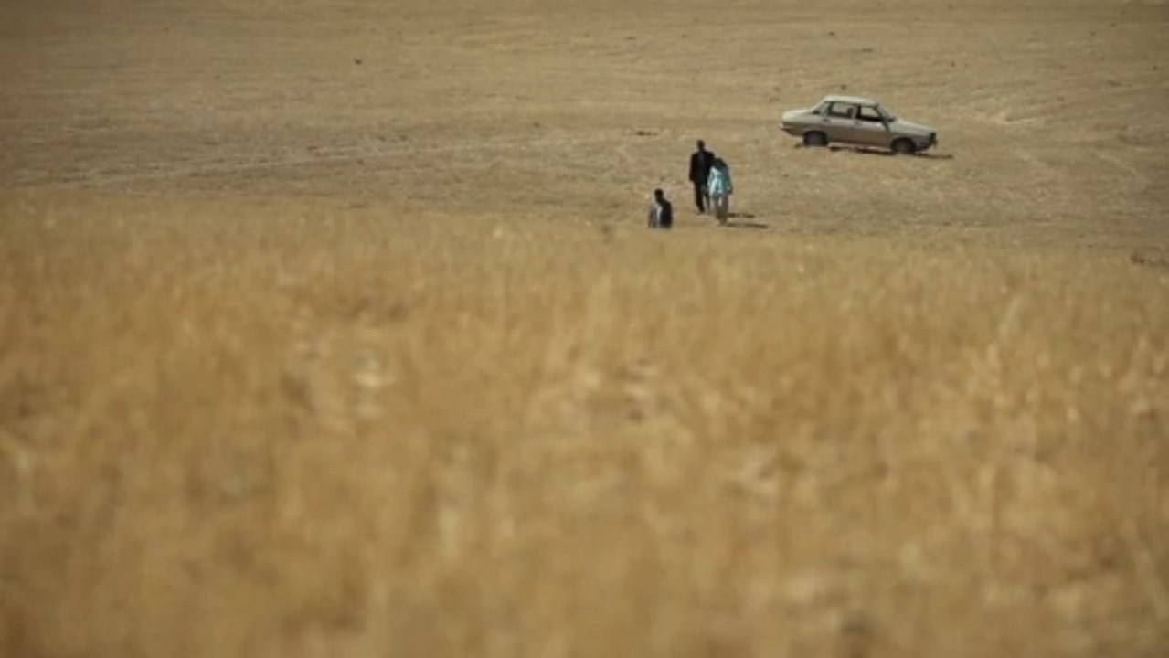 Kucuk Pencereli Evler _ Fragman