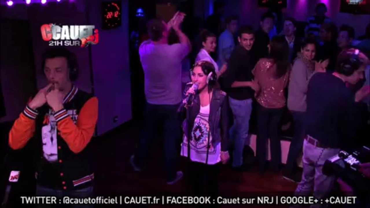 Tous le public et l'équipe se retournent pour le live de Maude des Anges ! - C'Cauet sur NRJ