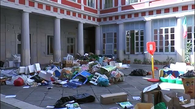 Napoli - Scuola invasa dai topi, cancellata la storia del 12esimo circolo -2- (13.09.13)