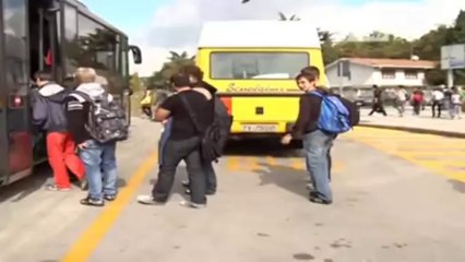 GUIDA UBRIACO, A BORDO 39 TURISTI