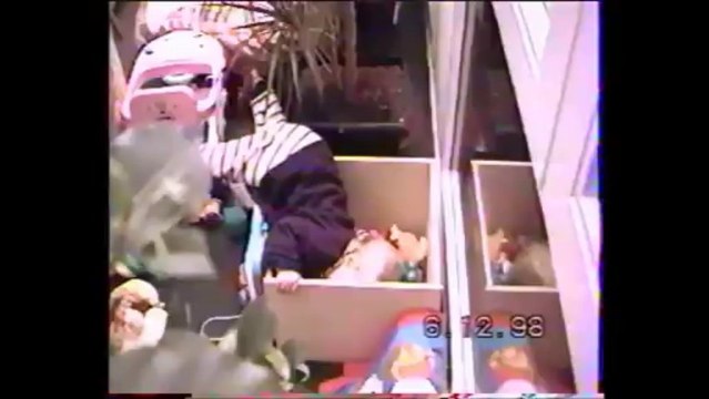 Chute de Bébé A Mourir De Rire !!!