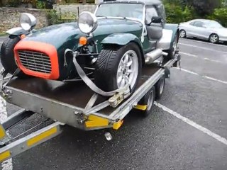 Arrimage d'une Caterham Seven sur une charrette 1
