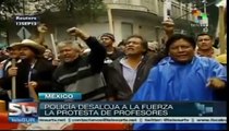 Policía desaloja por la fuerza a profesores mexicanos