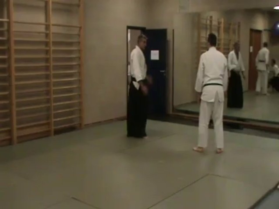 Ai hanmi yokomen uchi : entrée kihon