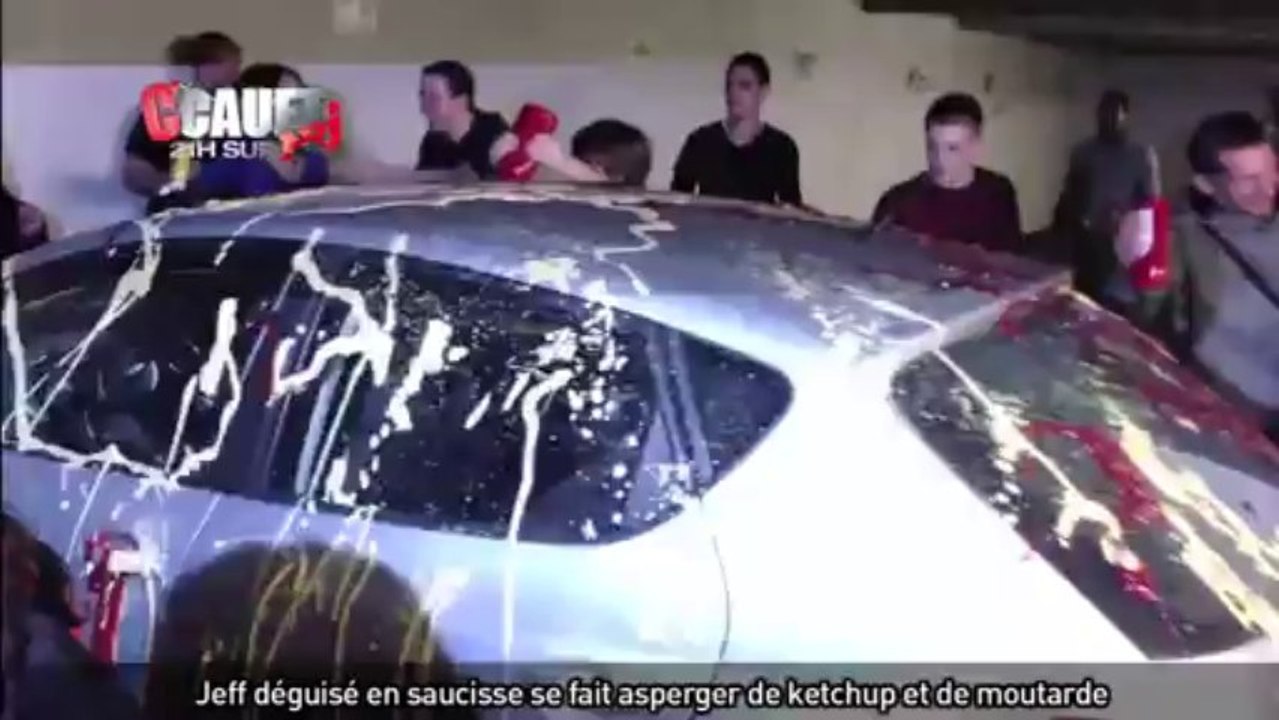 Jeff déguisé en saucisse se fait asperger de ketchup et de moutarde - C'Cauet sur NRJ