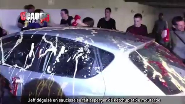Jeff déguisé en saucisse se fait asperger de ketchup et de moutarde - C'Cauet sur NRJ