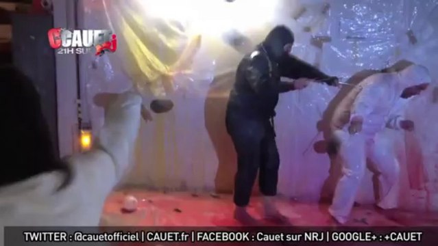 Jeff et Jérémy en ninjas se font défoncer avec des bombes de peinture - C'Cauet sur NRJ