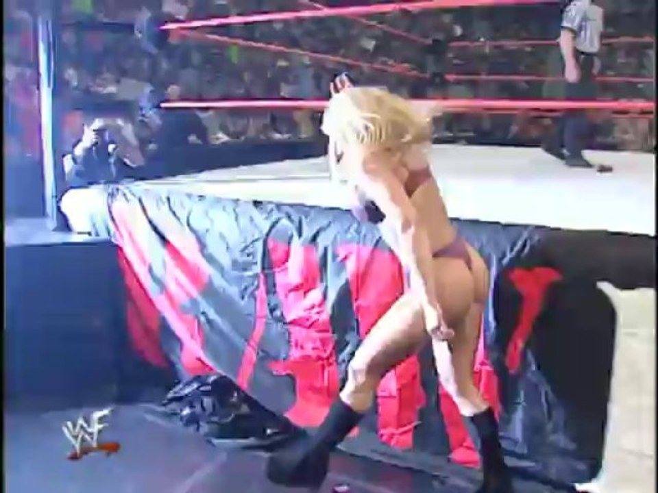 Trish Stratus vs. Lita - Bra & Panties Match 10/23/2000 - video Dailymotion