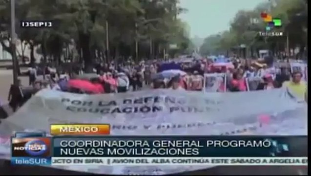 Policia Federal desalojó a maestros del Zócalo de la Ciudad de México