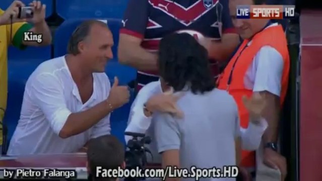 Cavani regala la sua maglia ad un tifoso disabile del PSG