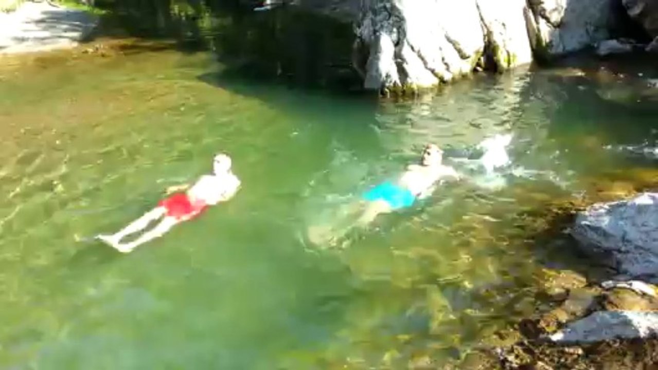 Ortaderede Yavuz la yüzme