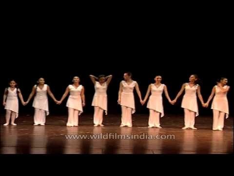 Group performance by Armenian girls