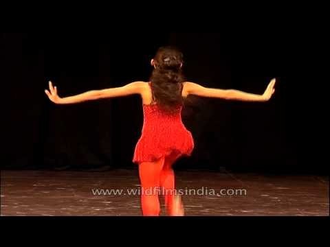 Spectacular performance by little Armenian dancers