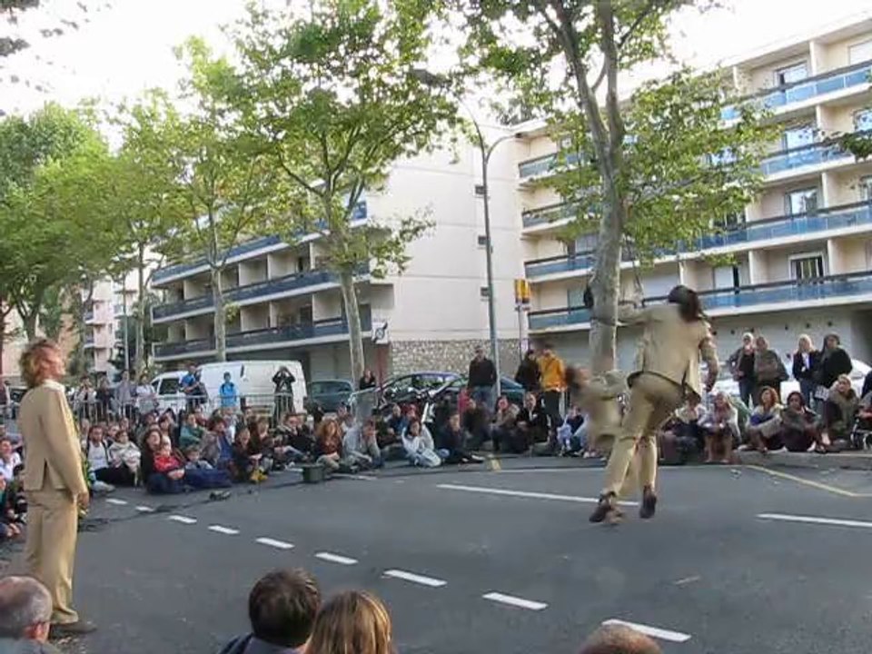 Compagnie POST-SCRIPTUM  "Si tu me croises" (Dance volante)