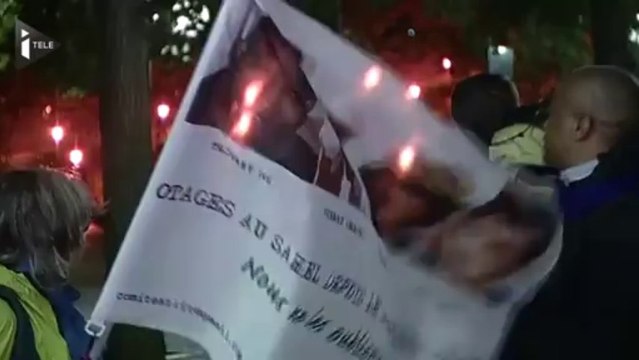 Otages d'Arlit : marche symbolique au bout de la nuit