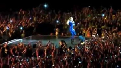 Beyoncé bousculée par un fan en plein concert au Brésil