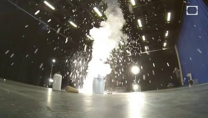 Скачать видео: Liquid Nitrogen and Ping Pong Balls Explosion!! Great HD SLOW MOTION!!