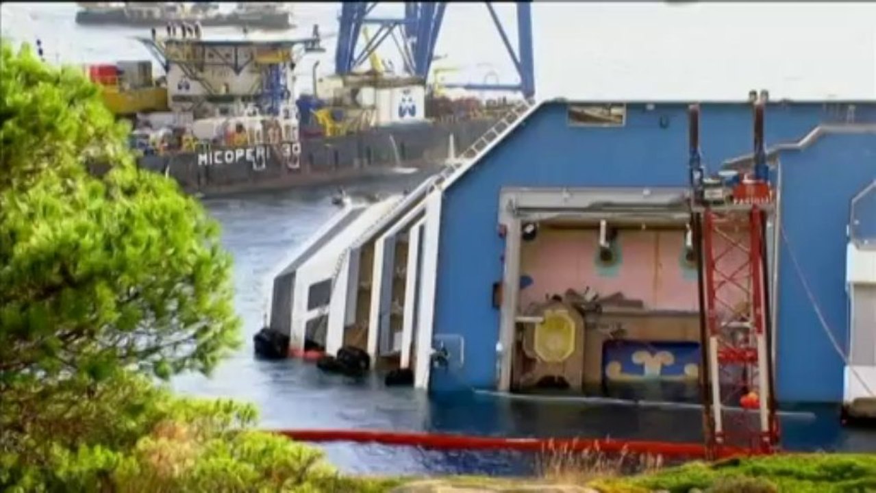 Derniers préparatifs avant le redressement du "Costa Concordia"