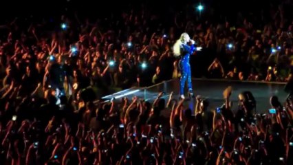 Beyonce Pulled off Stage by Over-Zealous Fan