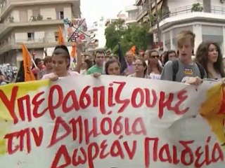 Στα "απέναντι" πεζοδρόμια... εκπαιδευτικοί και μαθητές Εύβοιας