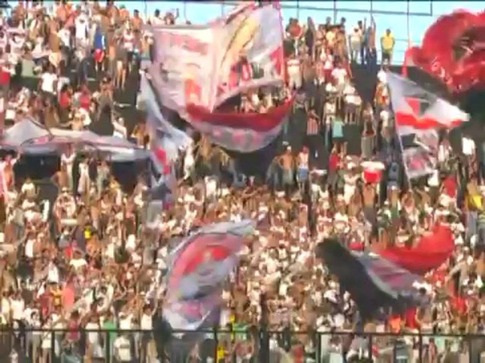 São Paulo derrota o Vasco e sai da zona do rebaixamento