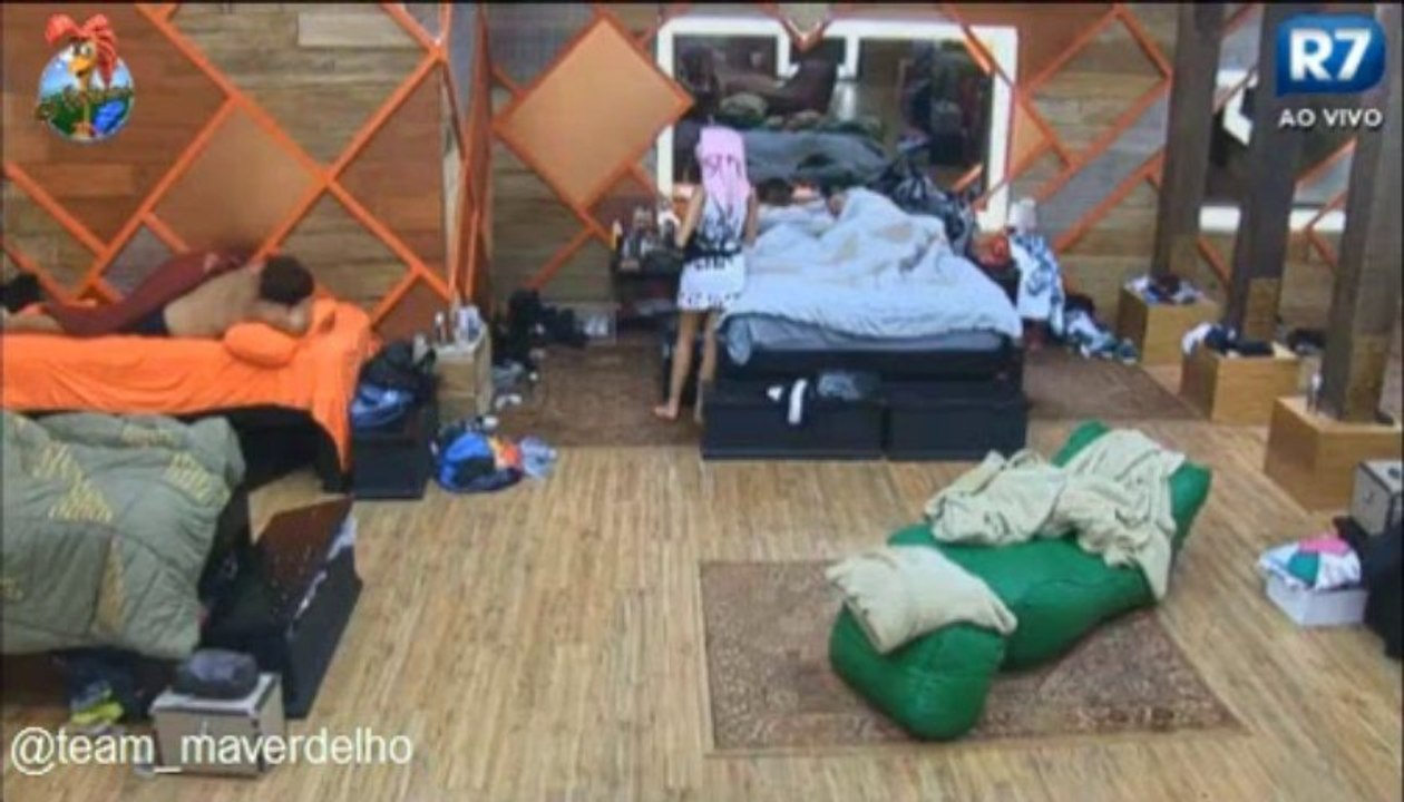 Barbara, Mateus e Gominho conversando sobre a atividade.